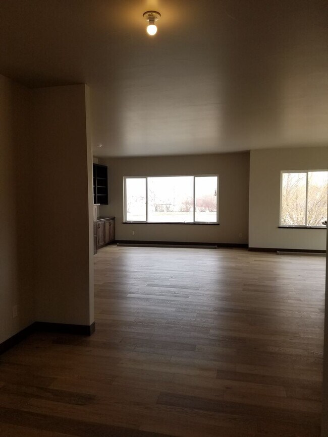 Building Photo - 11 Slough Creek Dr
