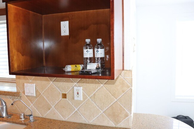 Building Photo - 2416 Cedar Dr