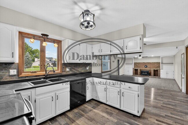 Building Photo - 3018 Gleneagle Dr