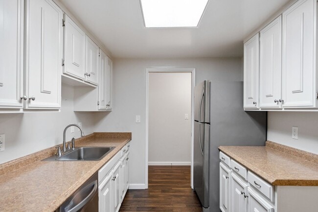 Building Photo - Prime San Mateo Living | 1 BR - 1 BA - Condo