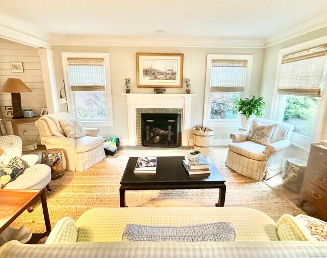 Building Photo - 9 Barclay Ct