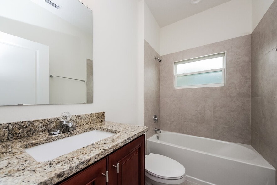 Building Photo - 839 Valnera Ct