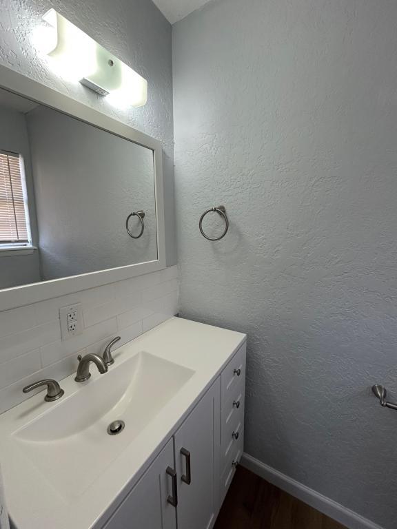 Building Photo - 4603 SW H Ave