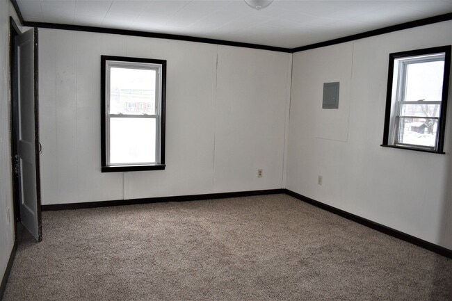 Building Photo - 2-3 bedroom home!  Only $825.00 plus utili...
