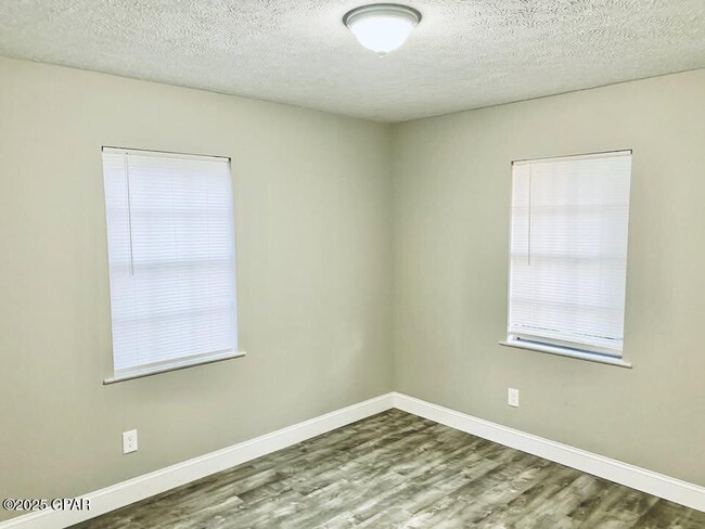 Building Photo - 1925 W 27th St