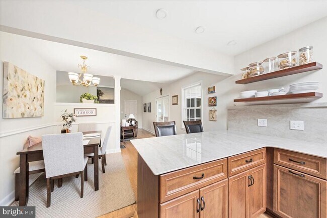 Building Photo - 40 Pine knoll Dr