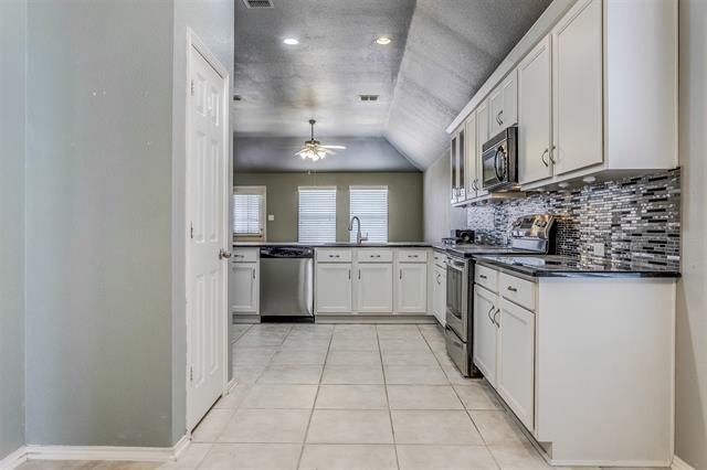 Building Photo - 3611 Redwood Cir