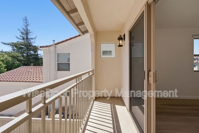 Building Photo - 1087 Waterfall Way