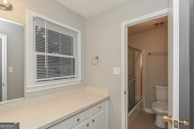 Building Photo - 3103 Skyland Dr