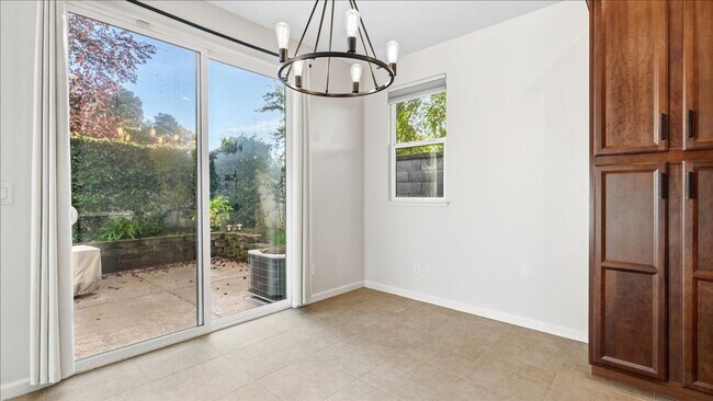 Building Photo - 1528 Morning Glory Ln