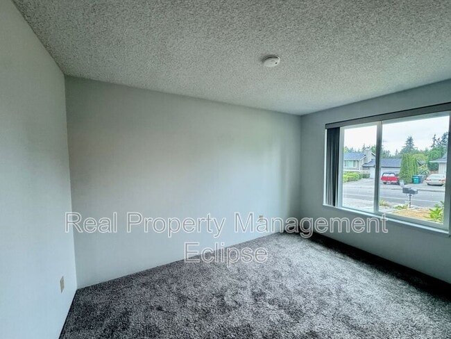 Building Photo - 13617 SE Fairwood Blvd