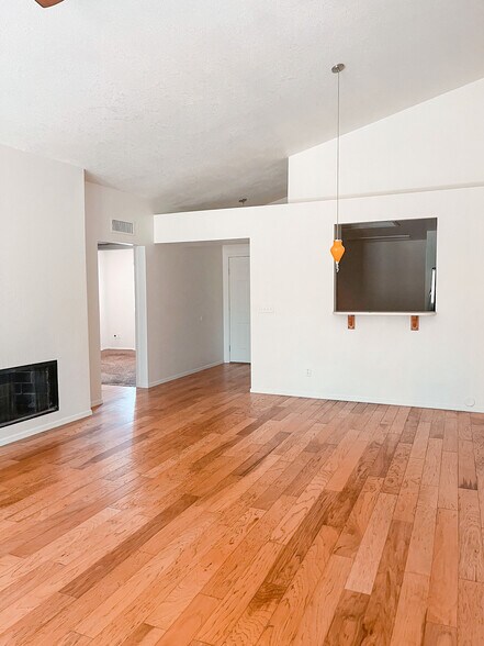 View into entry way and bedroom 1 from living room - 1915 N Scovel St