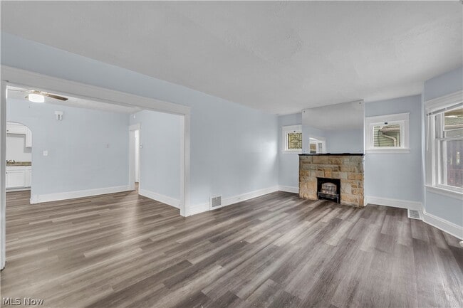 Building Photo - 3209 W 92nd St