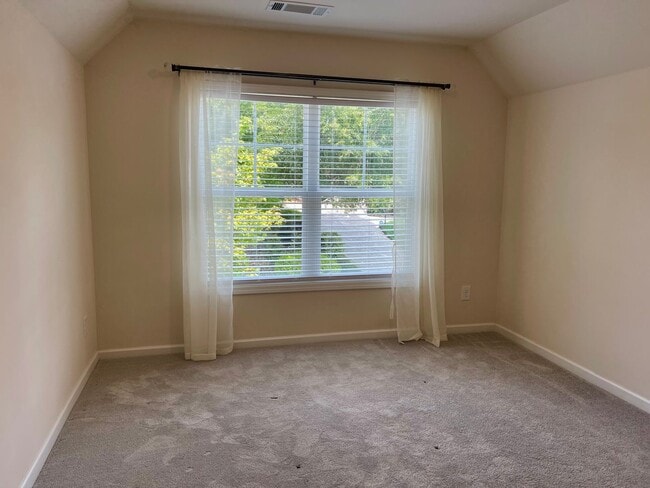 Building Photo - Gorgeous 4 bedroom 3.5 bath home in desira...