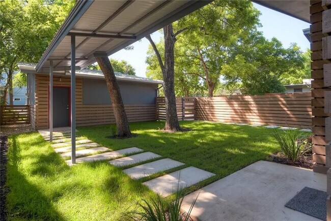 Building Photo - 5605 William Holland Ave
