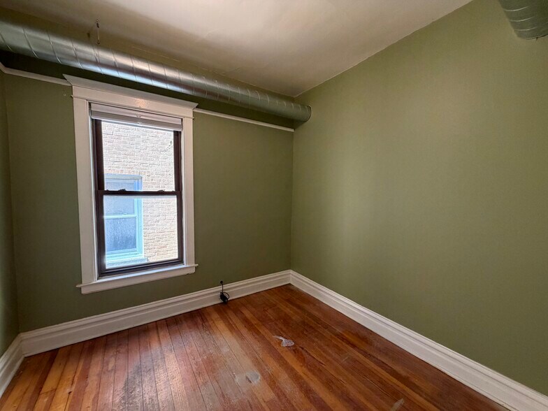 Building Photo - 4335 N Damen Ave