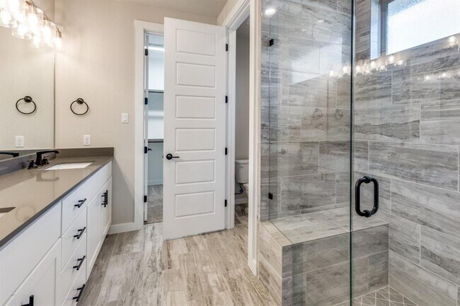 Building Photo - 1410 Sawmill Xing