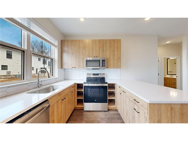 Building Photo - 1427 190th Ave NE