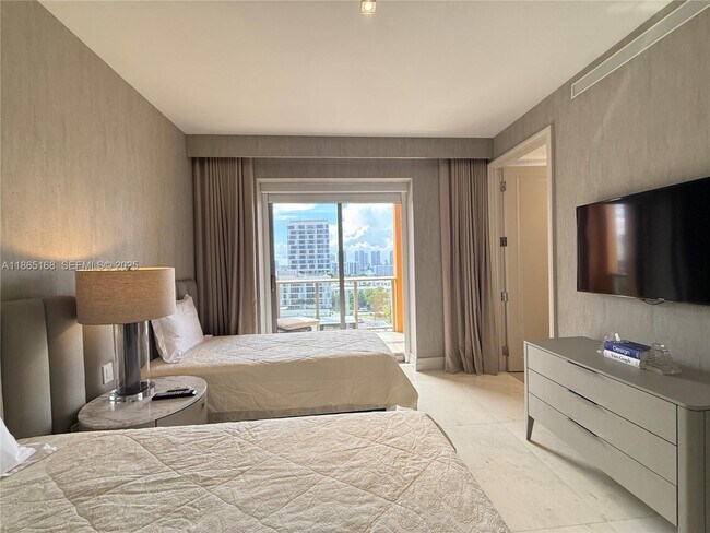 Building Photo - 17749 Collins Ave