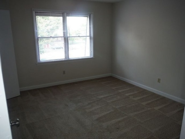 Building Photo - 104 Cedar Ct