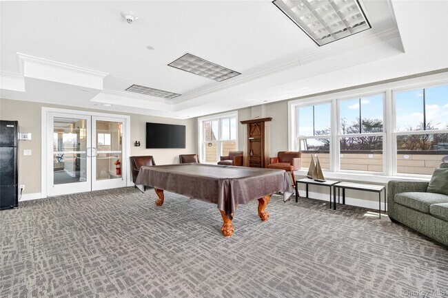 Building Photo - 225 Stanley Ave