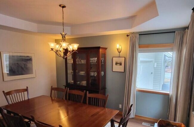 dining room - 60709 Golf Village Loop