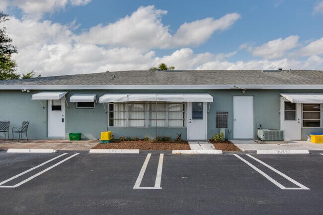 Building Photo - 797 North Dr