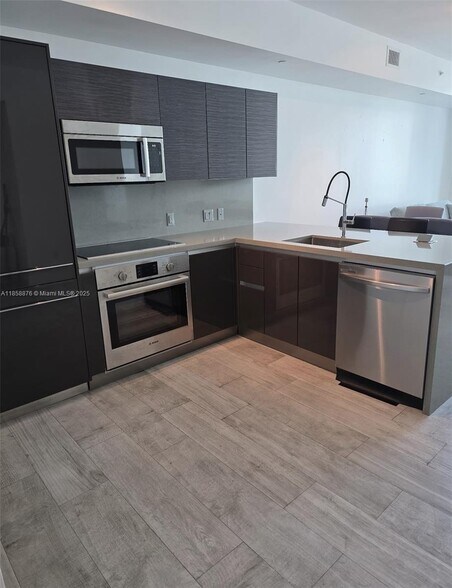 Building Photo - 1080 Brickell Ave