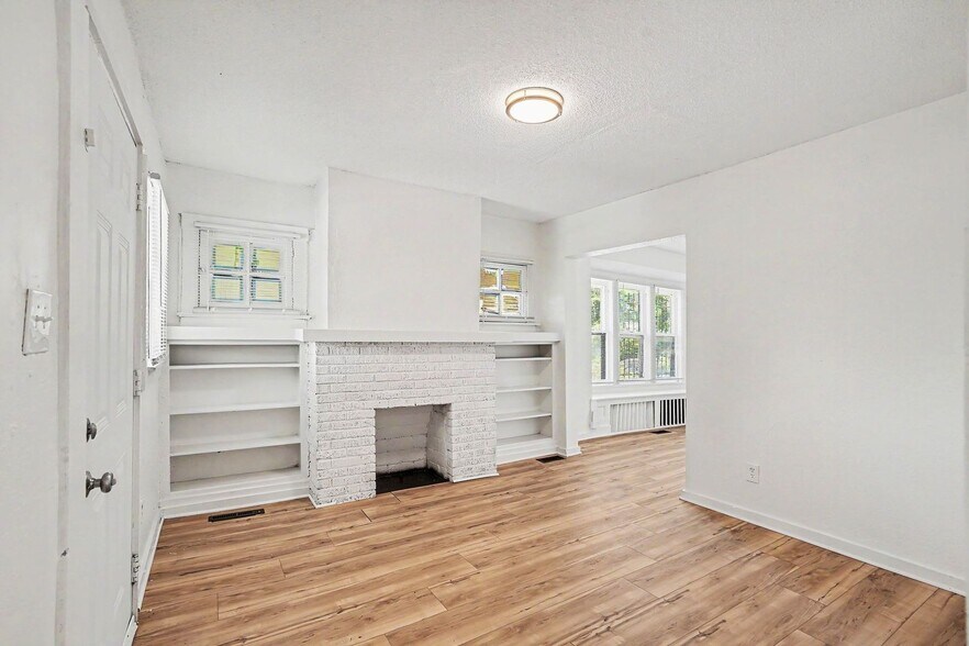 Building Photo - 5013 S Benton Ave