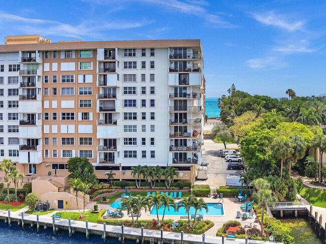 Building Photo - 1150 Hillsboro Mile