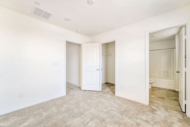 Building Photo - Modern Open-Concept Home with Loft & Designer Finishes in Inspirada!
