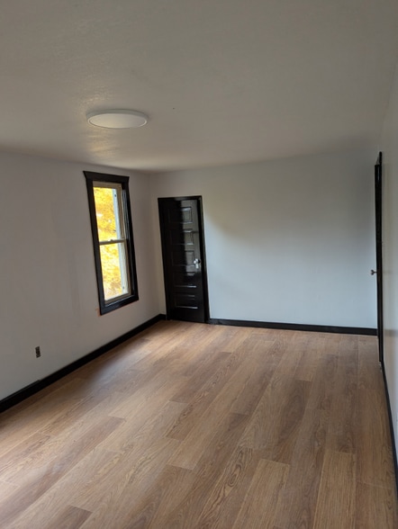 Building Photo - 500 Skyview Ave