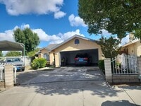 Building Photo - Don't miss the chance to view this stunnin...