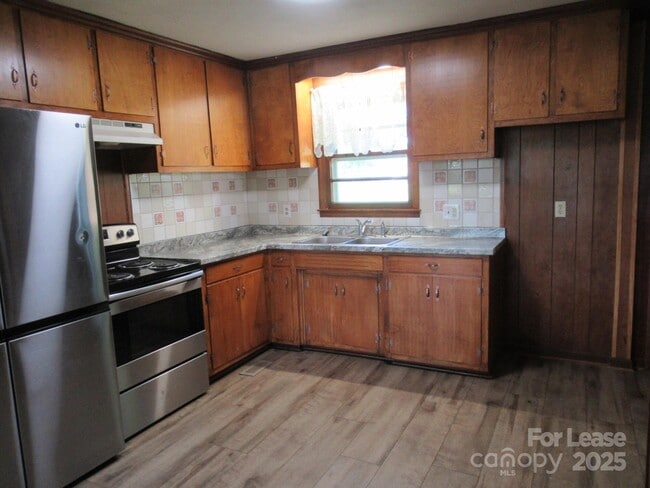 Building Photo - 2084 Shuford Rd