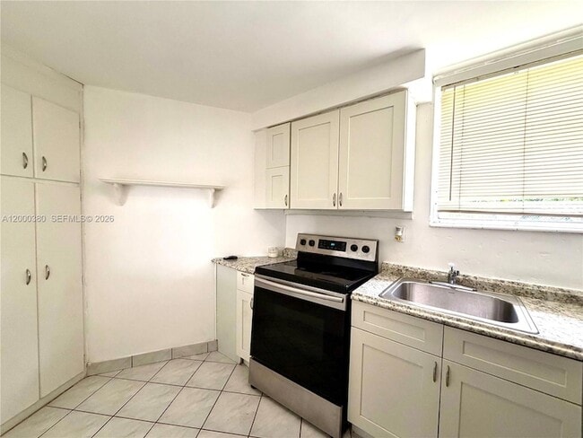 Building Photo - 1701 NE Miami Gardens Dr