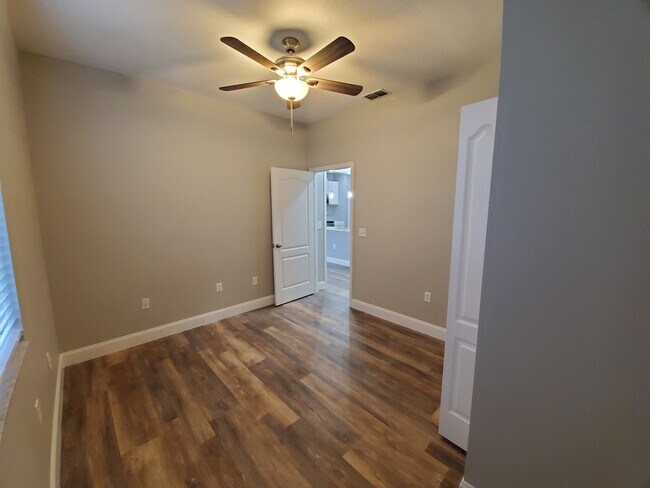 Building Photo - 801 Jade Forest Ave