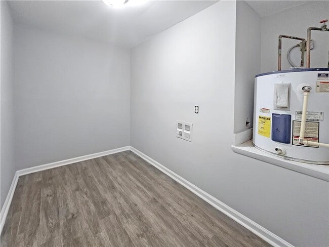 Building Photo - 8438 Stonewall Jackson Dr