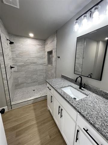 Building Photo - 626 W Florence St