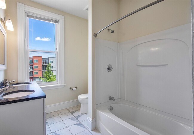 Building Photo - Swanky 2000 sf duplex in the heart of Church Hill