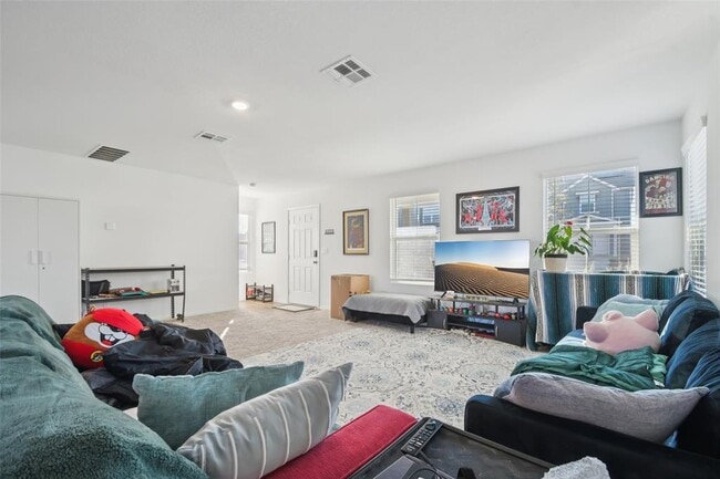 Building Photo - 857 Powell St