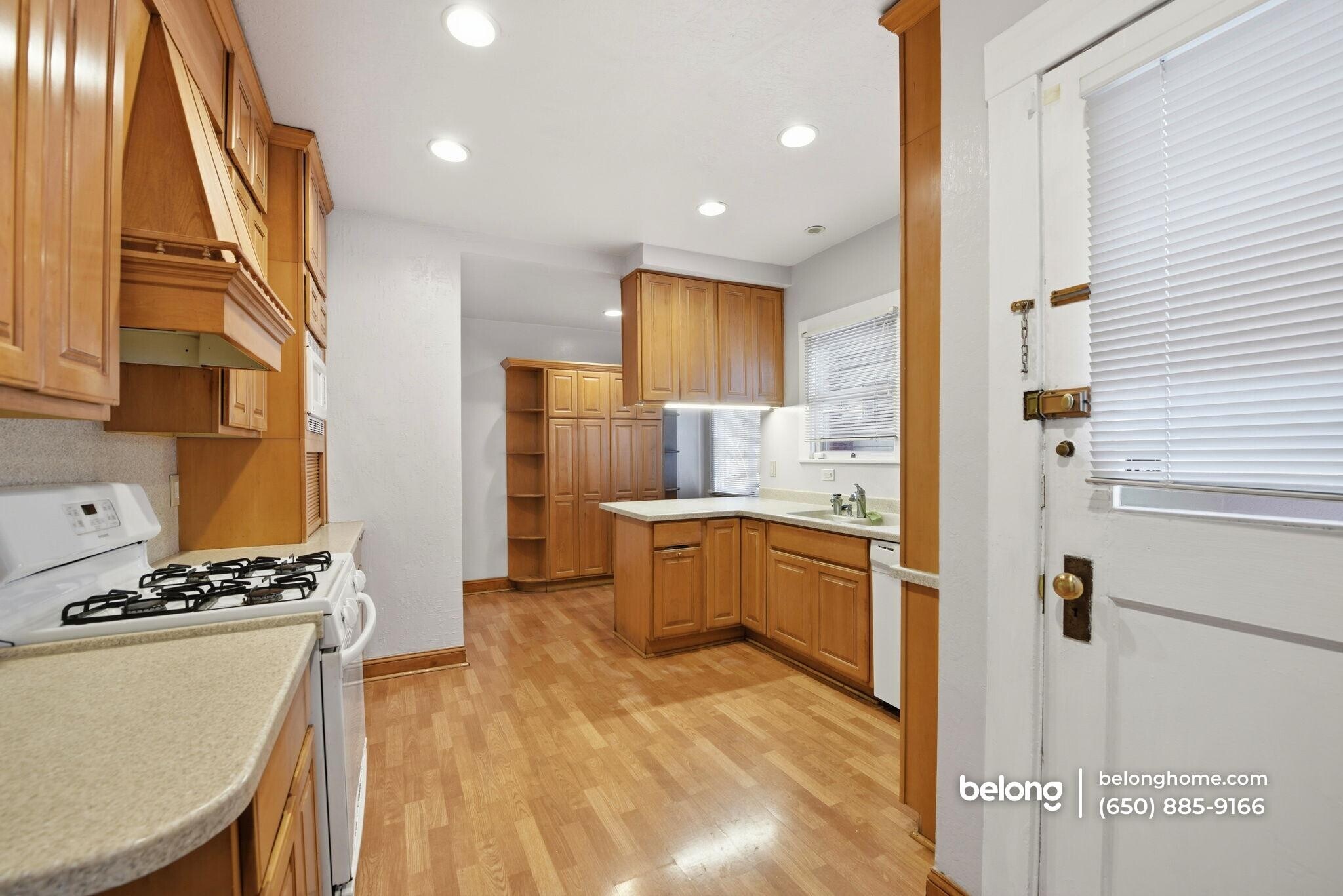 Building Photo - 31 Hardwick Ave