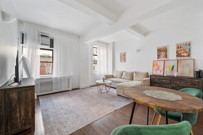 Primary Photo - 237 Park Ave