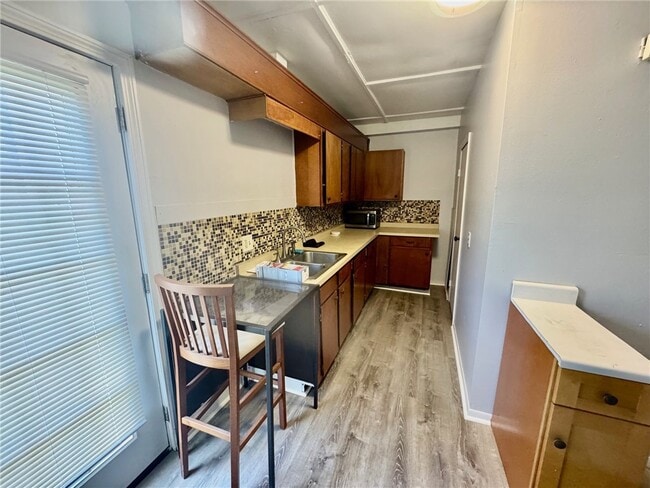 Building Photo - 113 W Main St