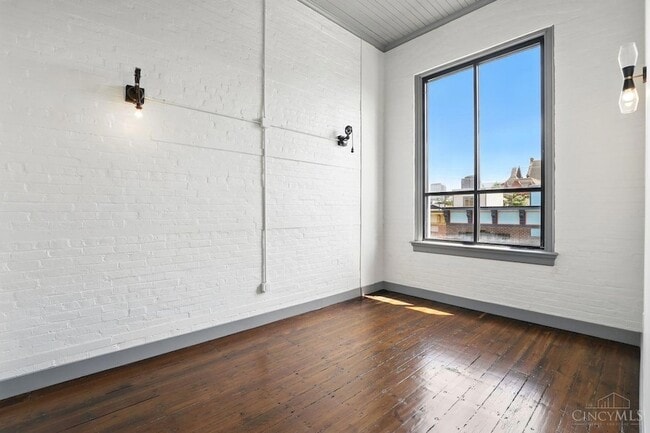 Building Photo - 222 W 15th St