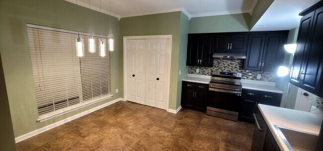 Building Photo - 730 3rd St NE