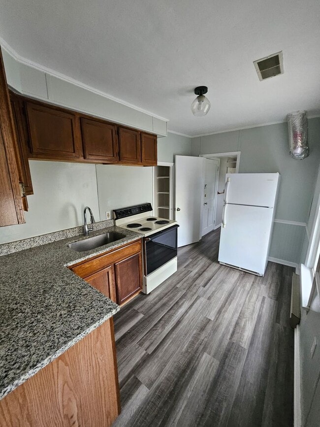 Building Photo - 202 W Howard St