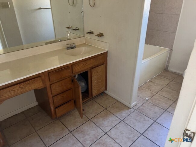 Building Photo - 4405 Greenlee Dr