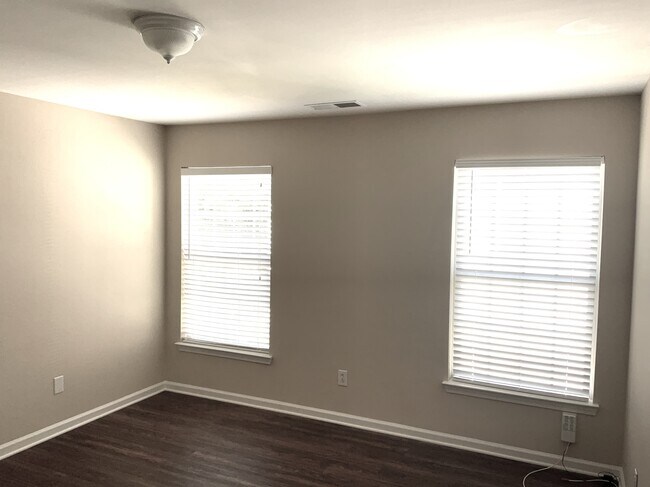 Building Photo - 11016 Treebranch Dr