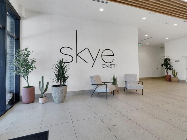 Building Photo - 817 N 6th St