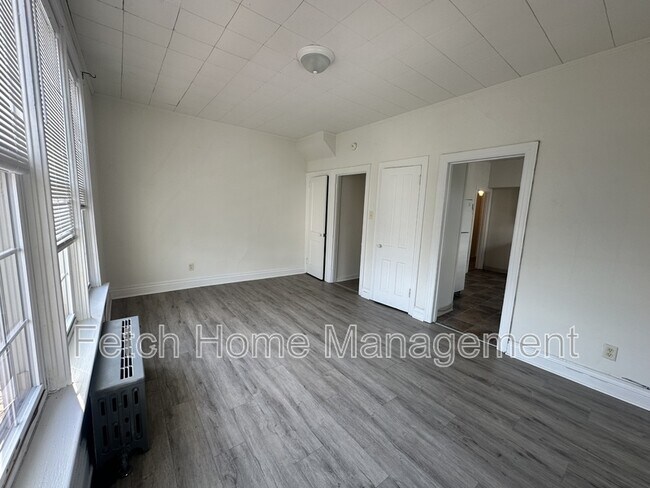 Building Photo - 825 Church St